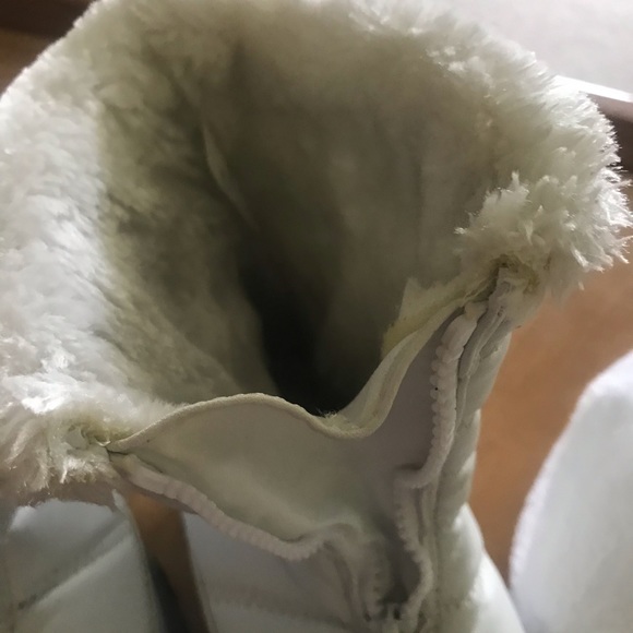 Khombu Girls Sze 2 White Snow Boot &North Face Hat - Picture 10 of 16